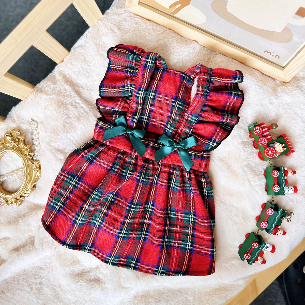 Source factory pet clothing cross-border pet christmas skirt suspender bowsplaid skirt small dog